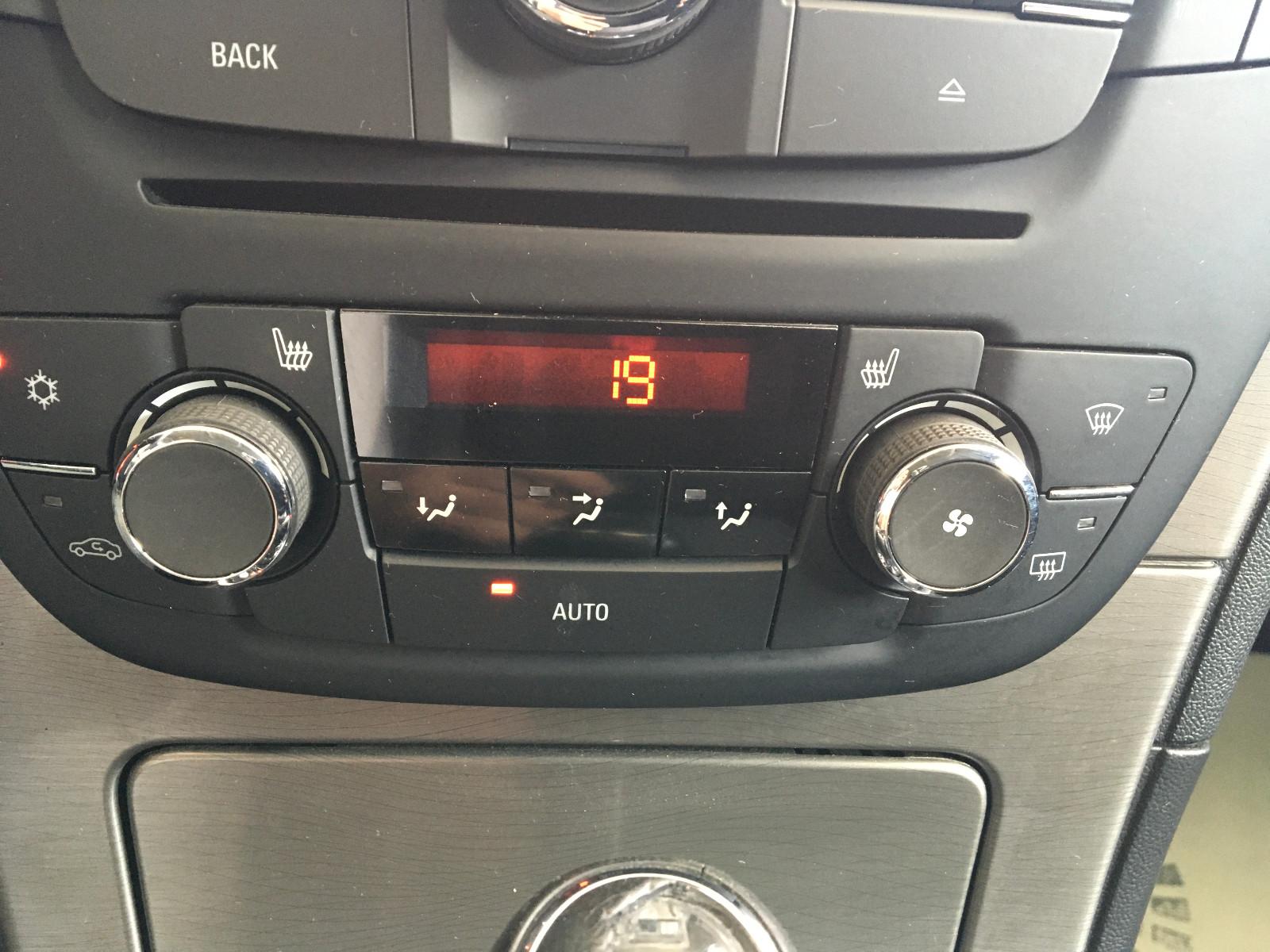 Opel Insignia 2012 — photo 18