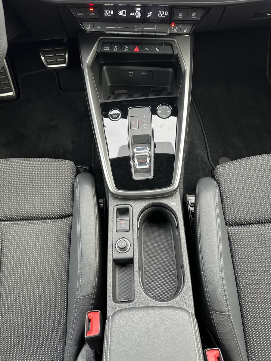 Fahrzeugabbildung Audi A3 SpB 35 TFSI S-Line NAV+LED+CARPLAY+VCOCK+1HD