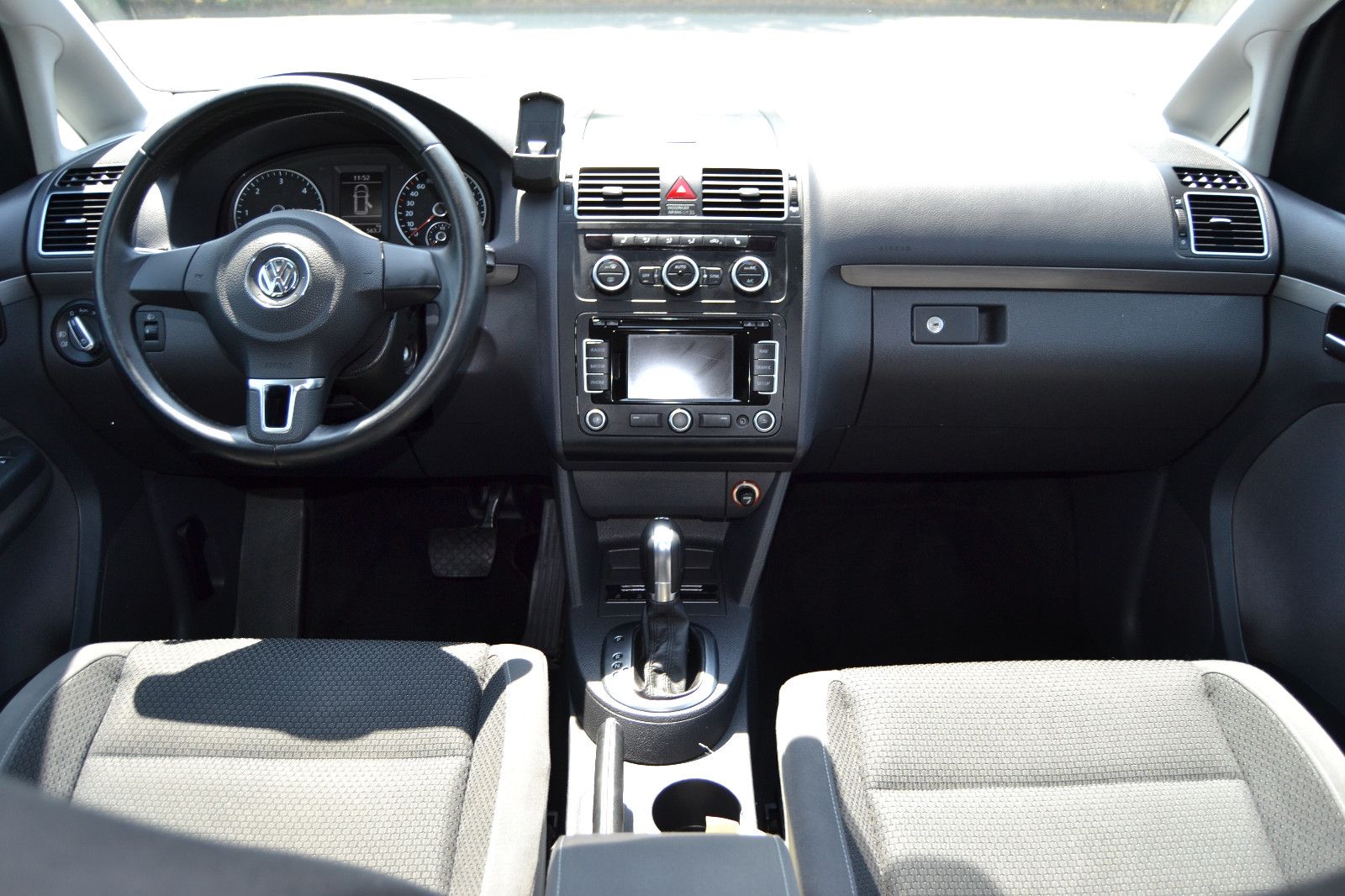 Fahrzeugabbildung Volkswagen Touran Comfortline BMT/AUTOMATIK/NAVIGATION/AHK/