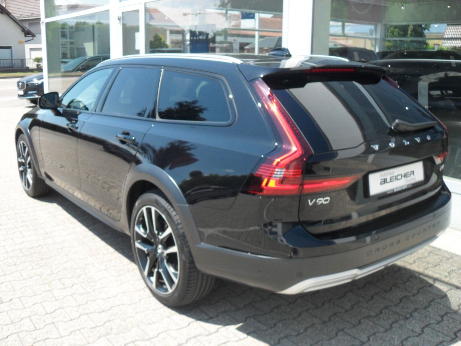 Fahrzeugabbildung Volvo V90 B4 Cross Country Plus AWD