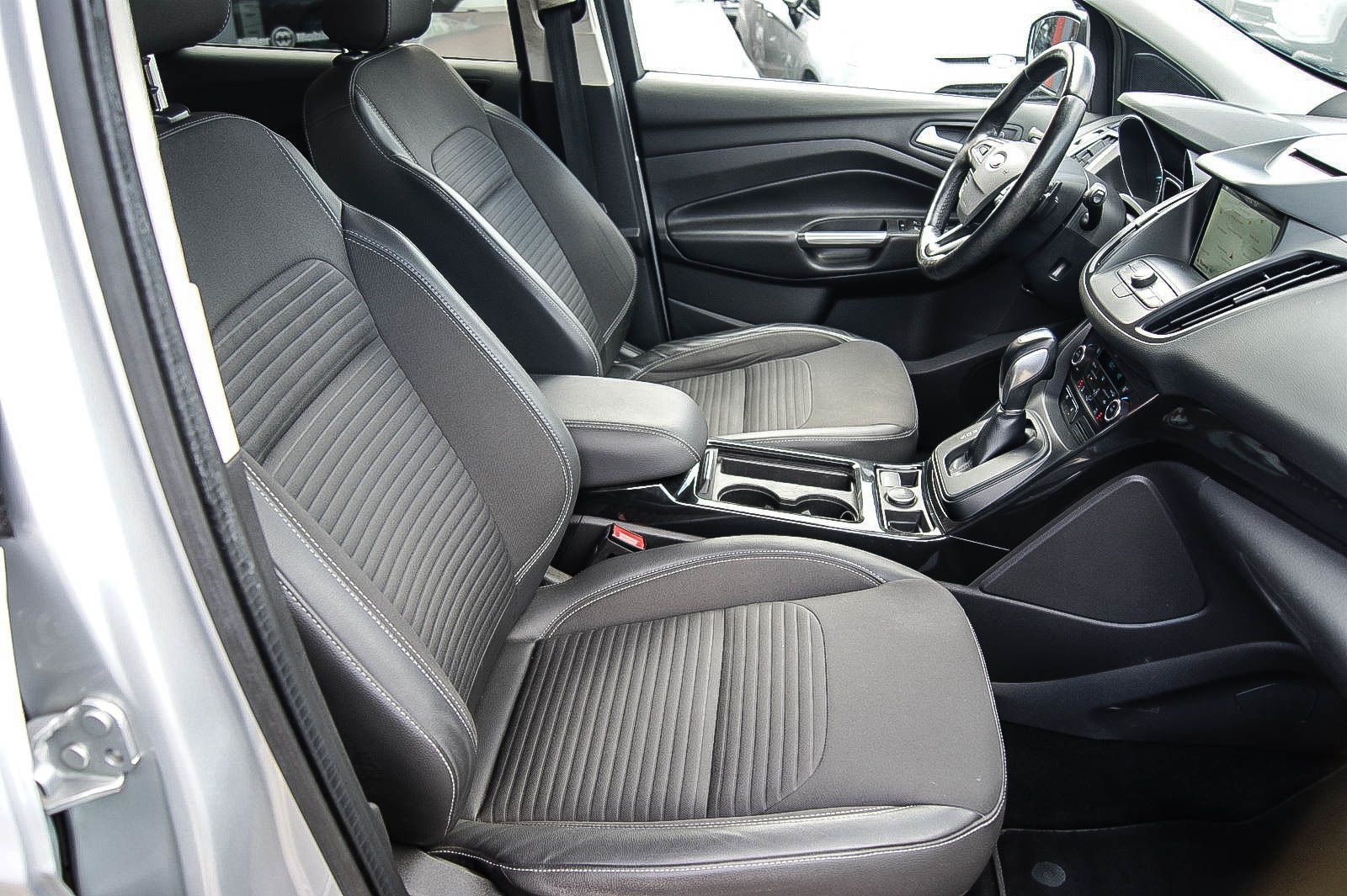 Fahrzeugabbildung Ford Kuga 1.5 Aut Titanium XENON NAVIGATION PDC 1HAND