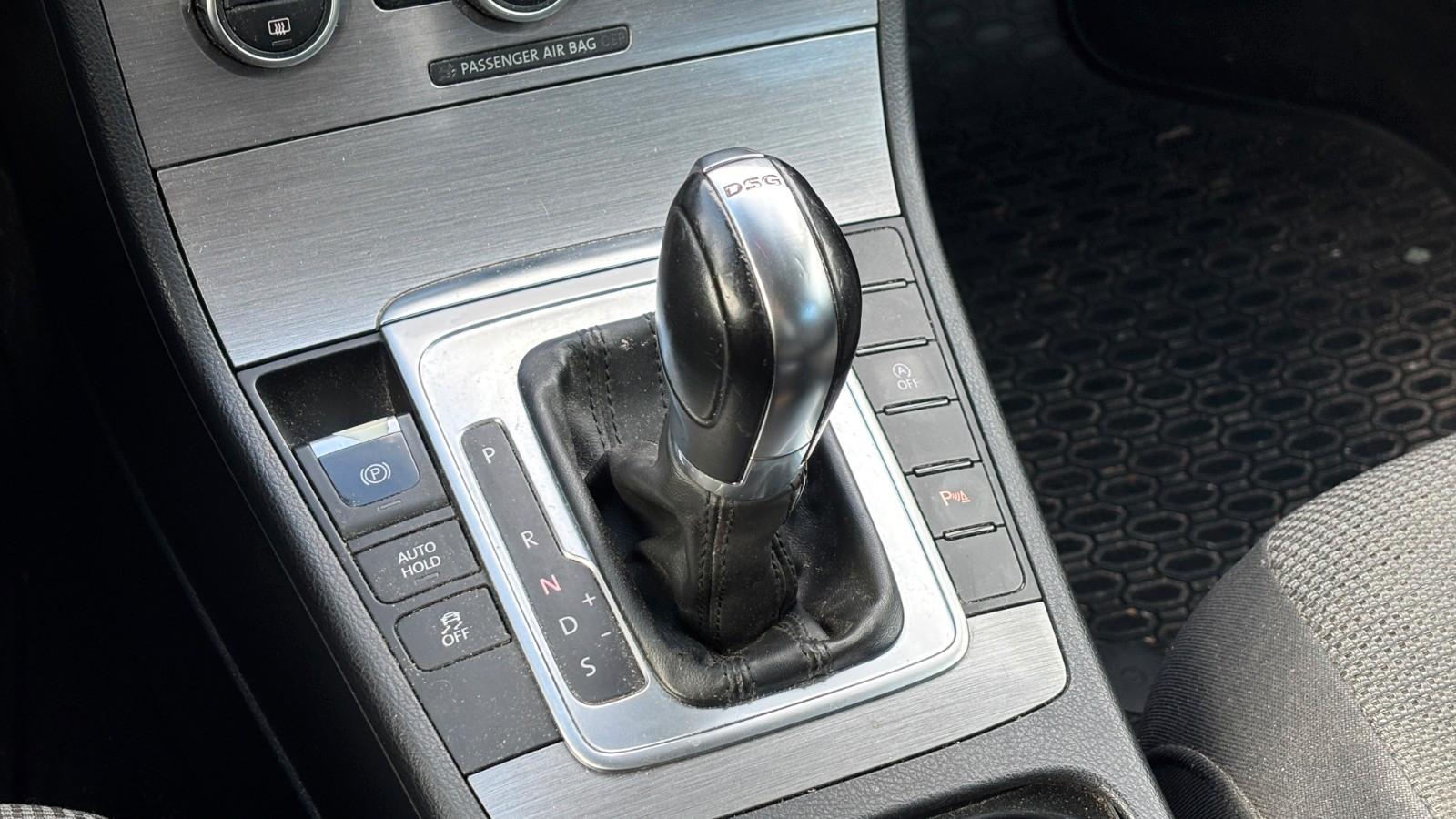 Volkswagen Passat 2014 — photo 16