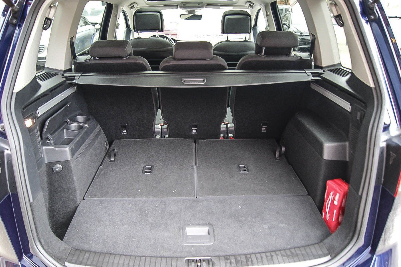 Fahrzeugabbildung Volkswagen Touran 14TSI Highline DSG PANORAMA STDHZG 7SITZE