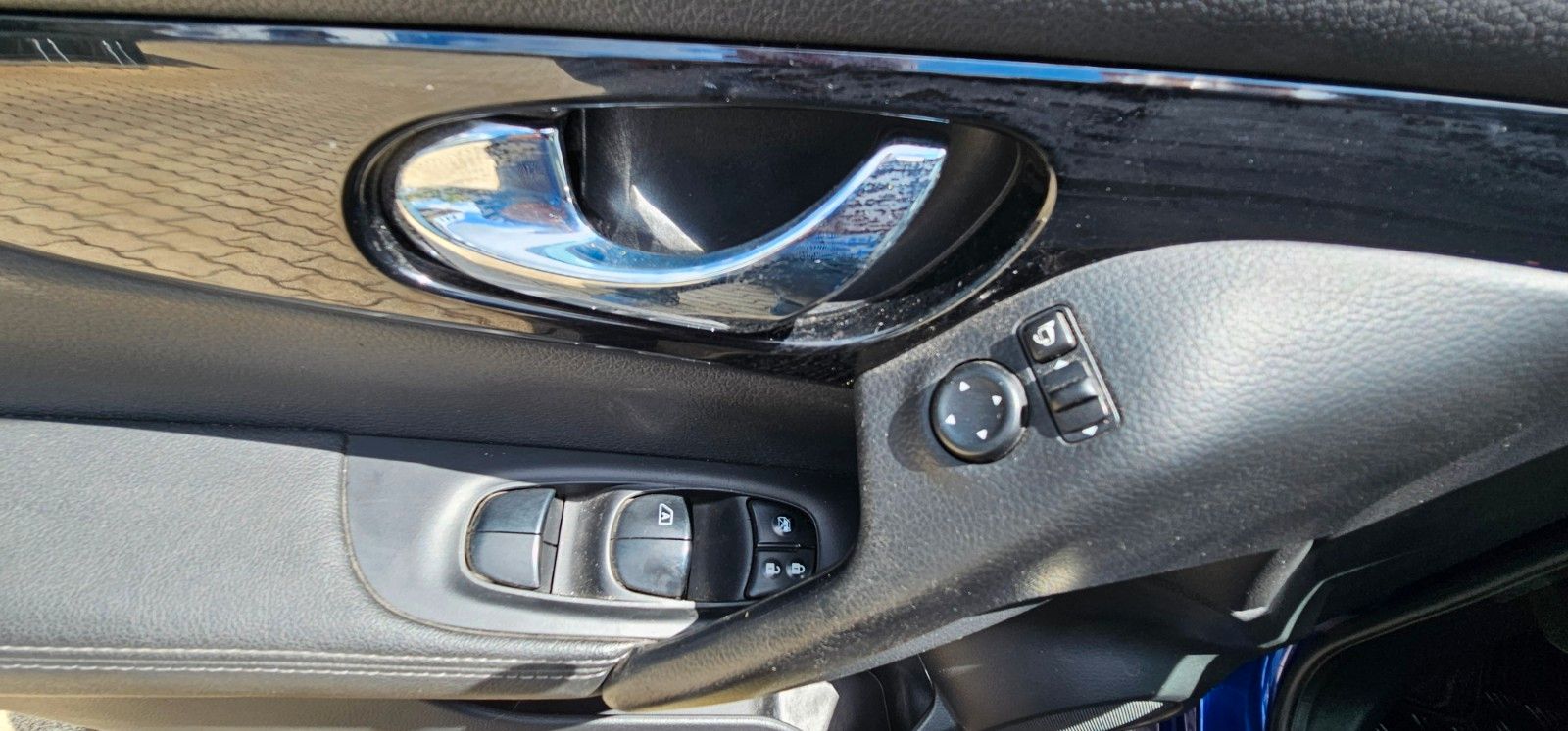 Fahrzeugabbildung Nissan Qashqai Tekna Panoramadach