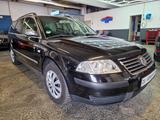 Volkswagen Passat Variant Family*TÜV Neu*Klima*AHK* - Volkswagen Passat Variant aus 2002