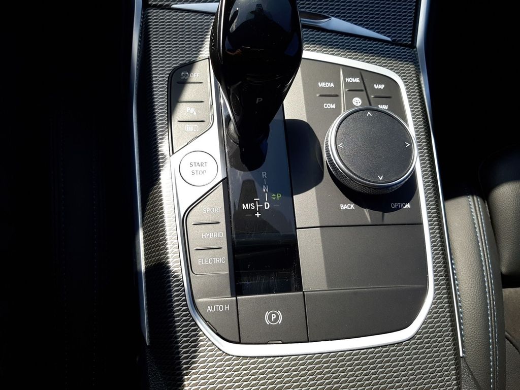 BMW 330 e M Sport Head-Up DAB AHK uvm.