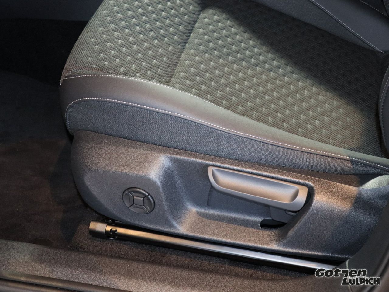 Fahrzeugabbildung Volkswagen T-Roc R-Line 1,5TSI LED-Matrix AHK DSG Navi Easy