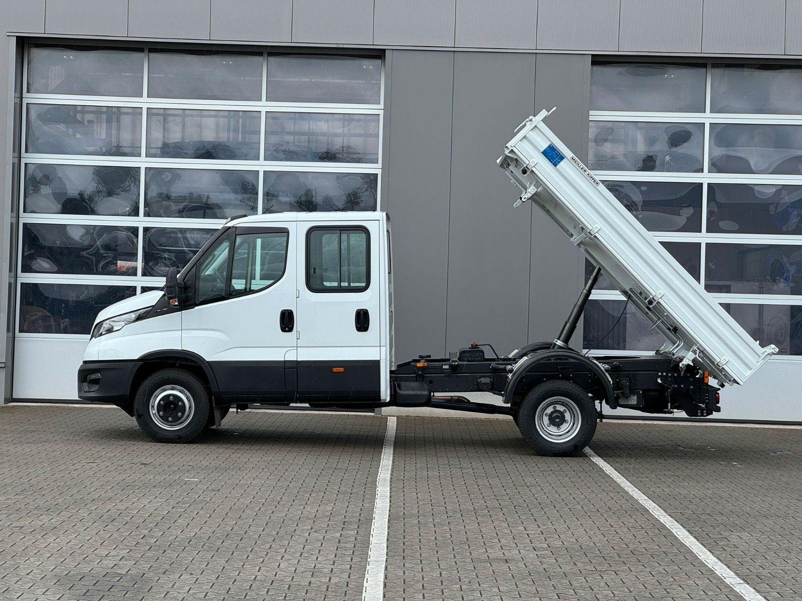 Fahrzeugabbildung Iveco Daily 70C18 MEILLER DOKA Nutzlast 3.430Kg