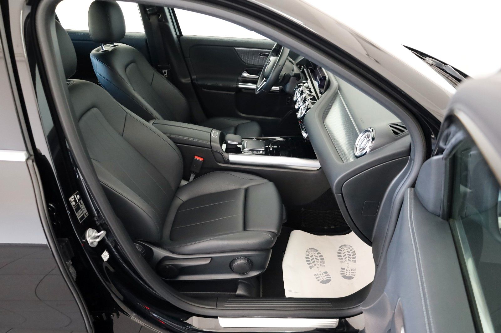 Fahrzeugabbildung Mercedes-Benz GLA 200d Leder,Navi,LED,Kamera,SH,Park-Paket