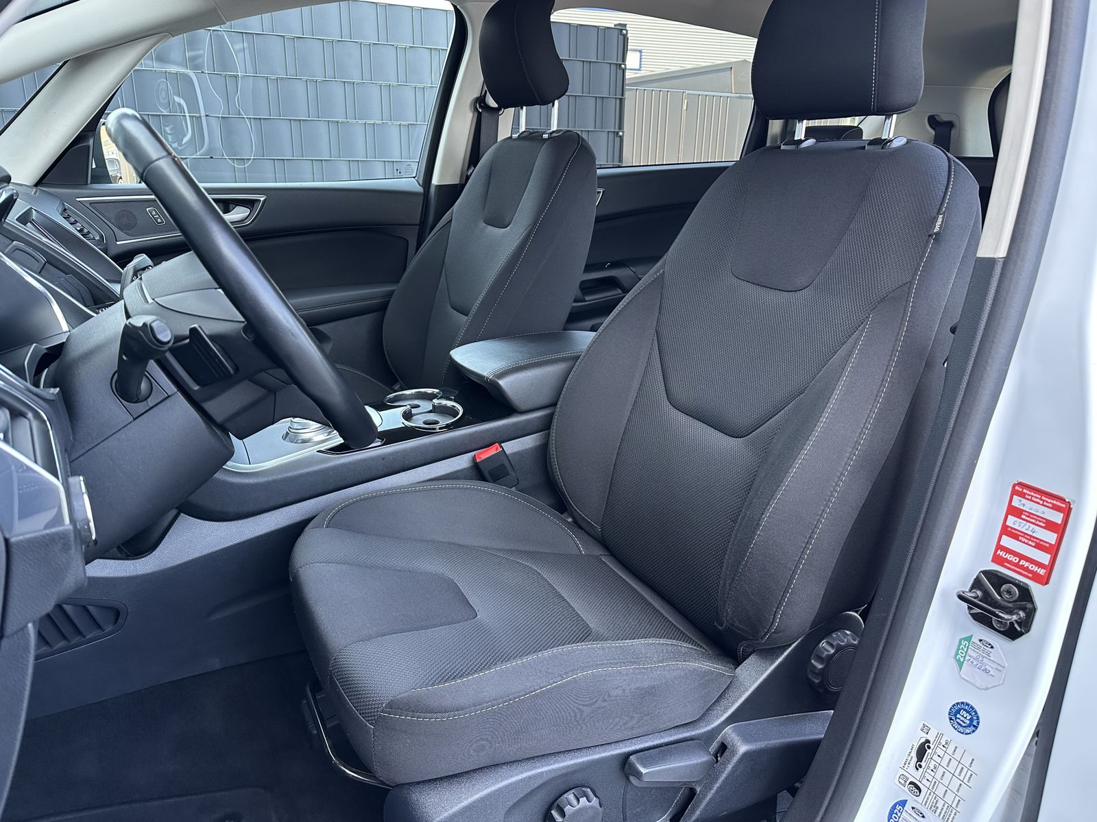 Fahrzeugabbildung Ford S-MAX 2.0 EB Aut. Titanium 7-Sitzer NAV+LED+AHK