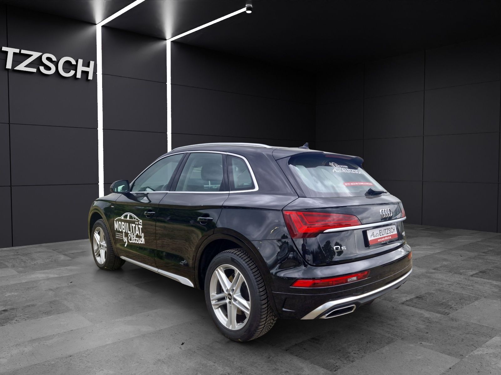 Fahrzeugabbildung Audi Q5 40 TDI quattro S line Navi RearView