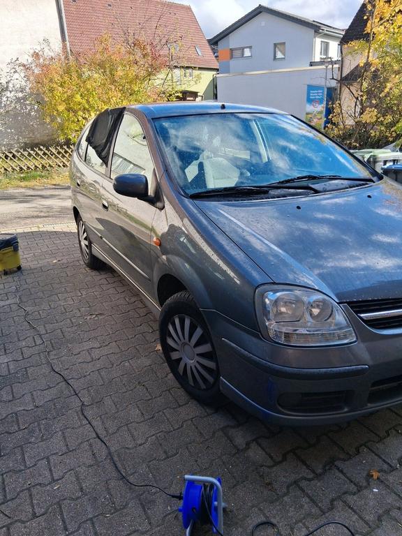 Nissan Almera Tino