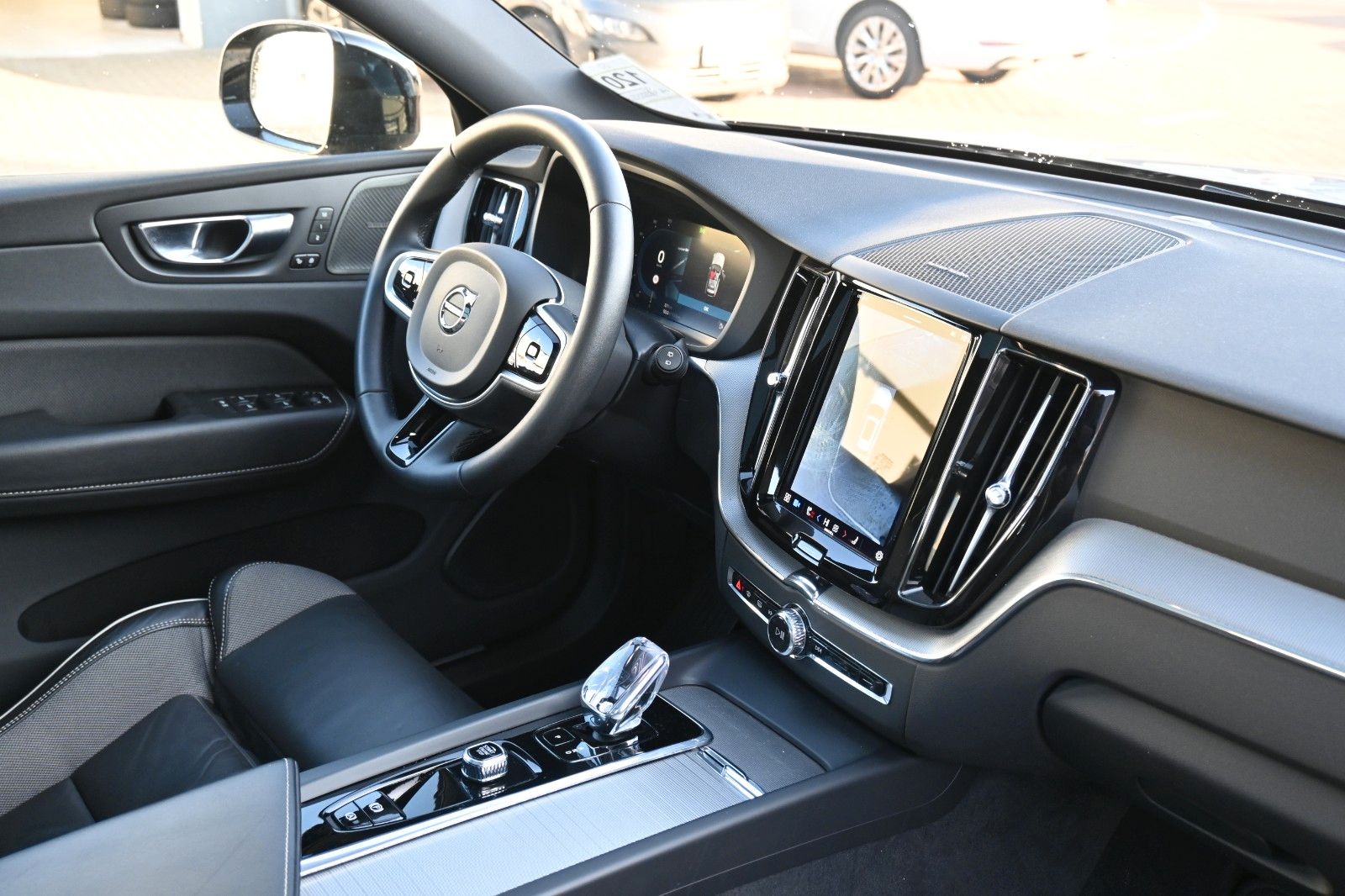 Fahrzeugabbildung Volvo XC60 B4 AWD Plus Dark*LED*PANO*STHZ*H&K*360°*AHK