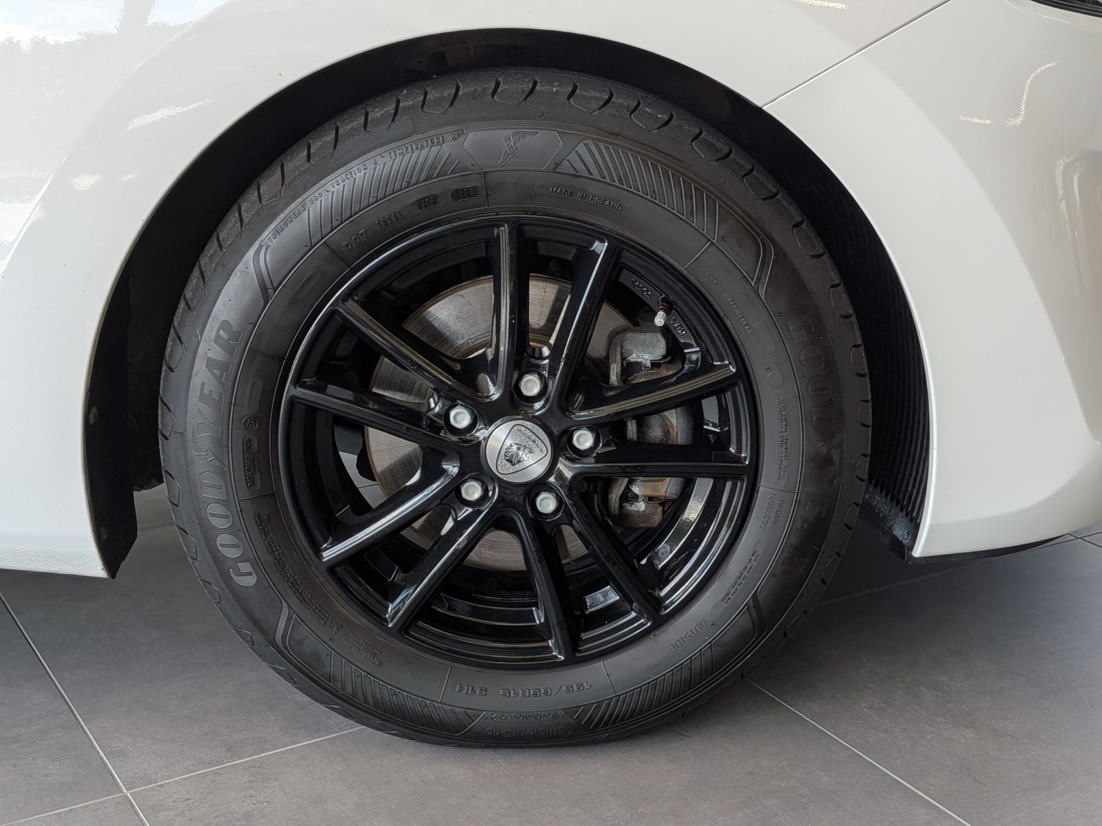 Fahrzeugabbildung Hyundai i30 1.6 Classic PDC Tempomat Bluetooth LHz SHz