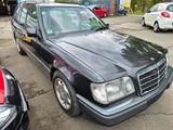 Mercedes-Benz E 220 (W124)  Baujahr 1996 ... - Mercedes-Benz E 220 mit Benzin-Antrieb: Kombi, Automatik