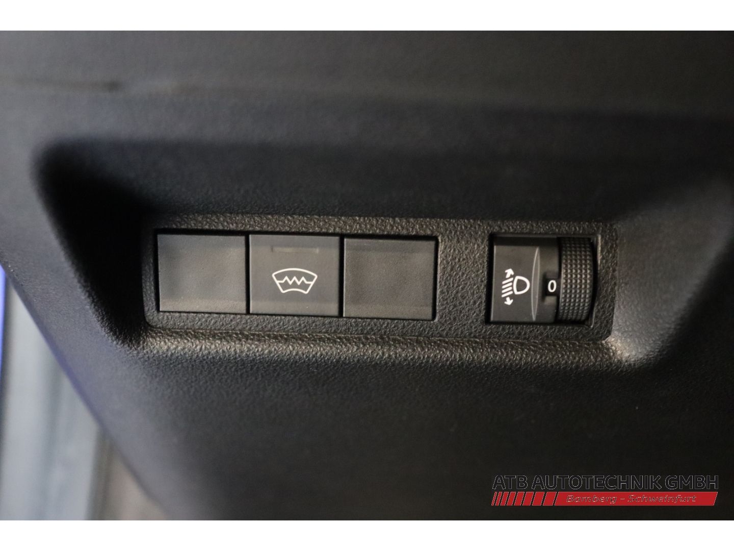 Fahrzeugabbildung Abarth 600e Scorpionissima 280 PS Navi LED PDCv+h Totwi