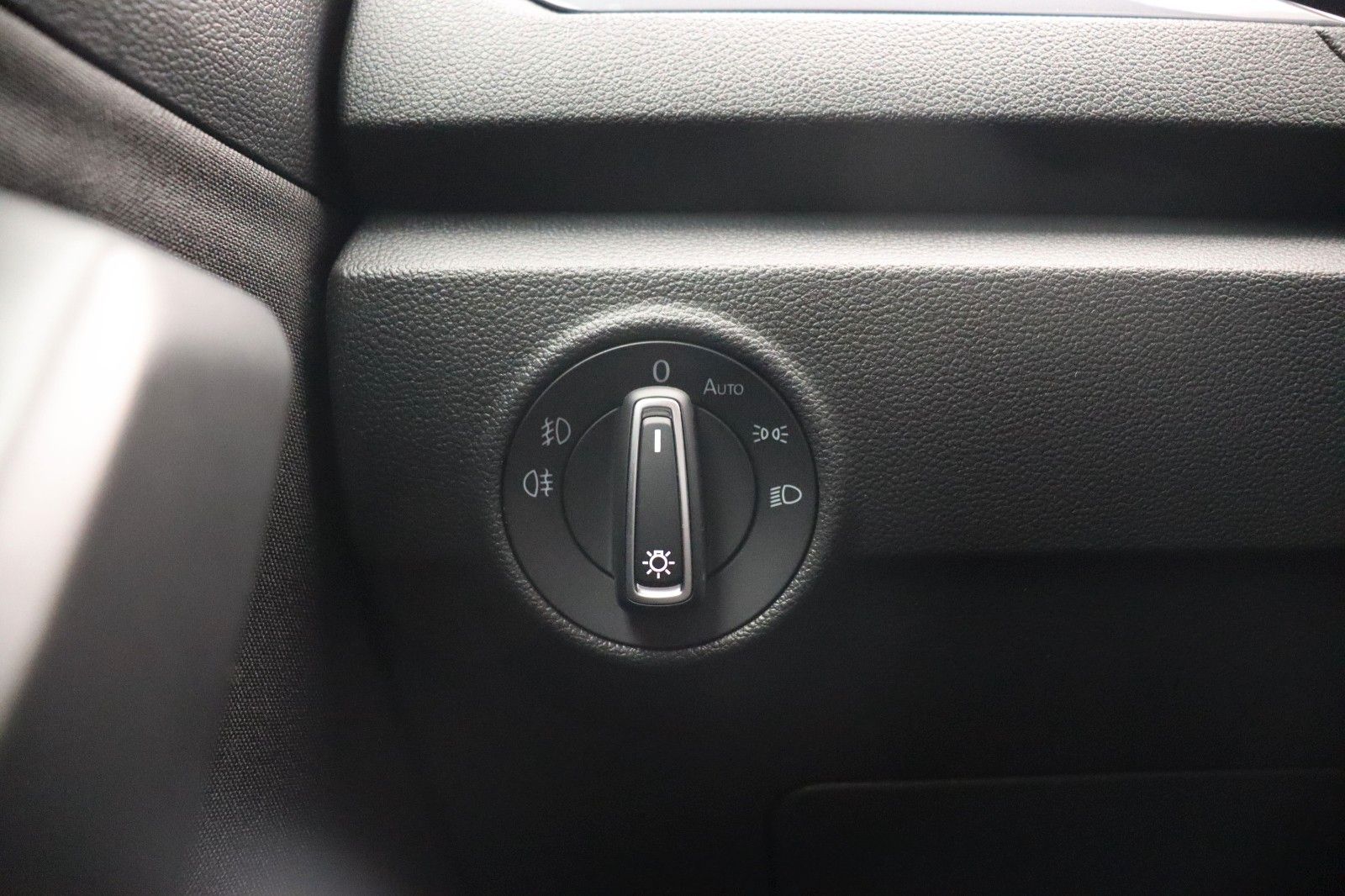 Fahrzeugabbildung Volkswagen T-Roc Sport  ACC Navi DSG LED