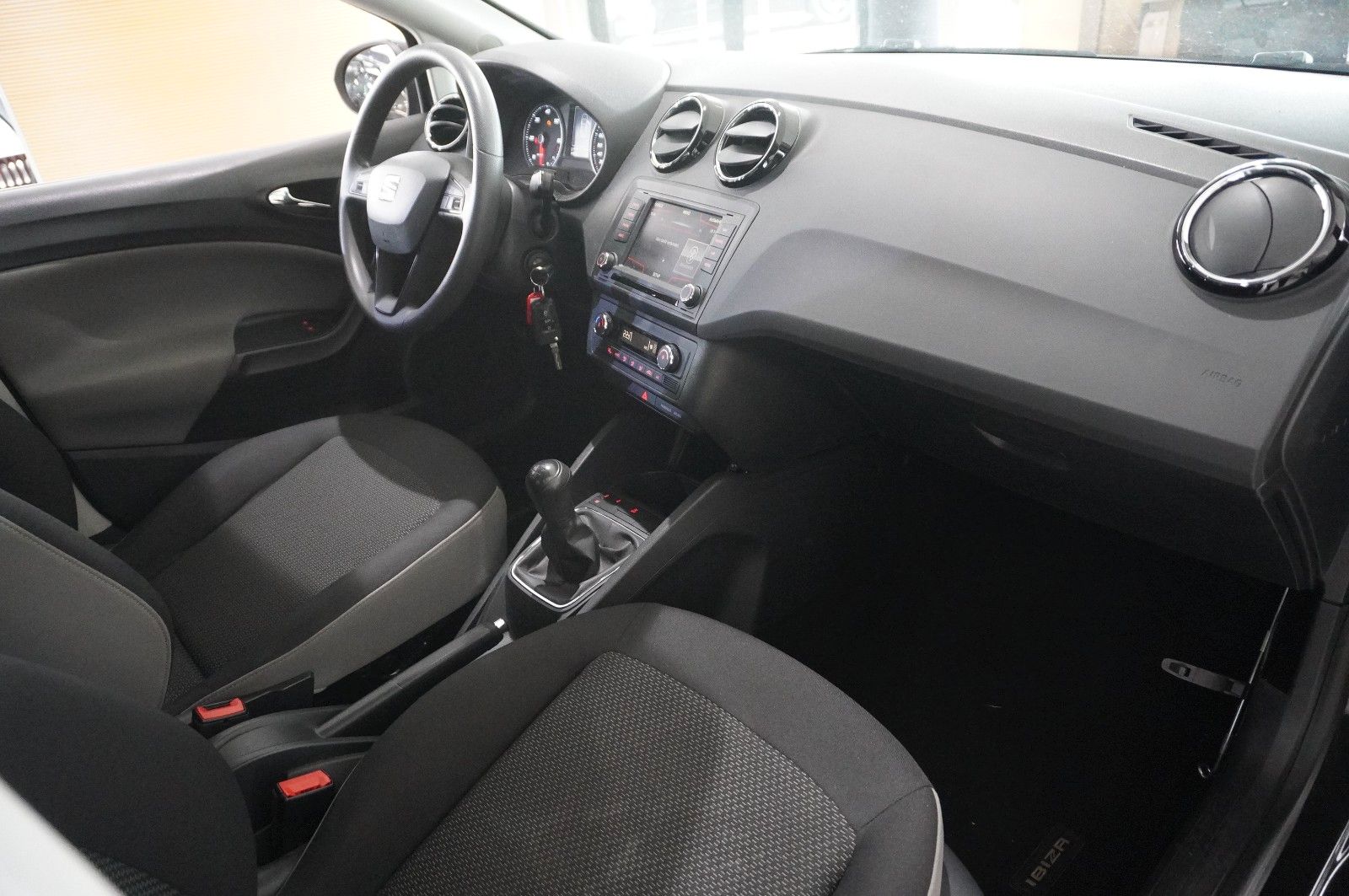 Fahrzeugabbildung SEAT Ibiza 1.4 TDI STYLE 5-TÜR NAVI/TEMP./PDC/NEBEL