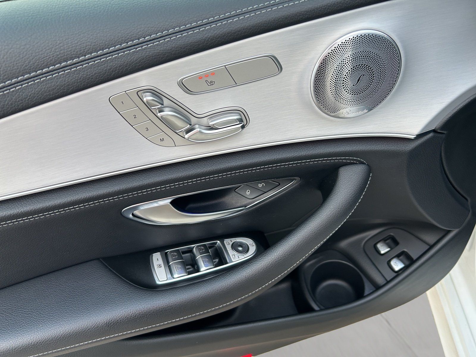 Fahrzeugabbildung Mercedes-Benz E300e 4M AMG Pano DISTR Burm HUD KeyGo MLED 360°