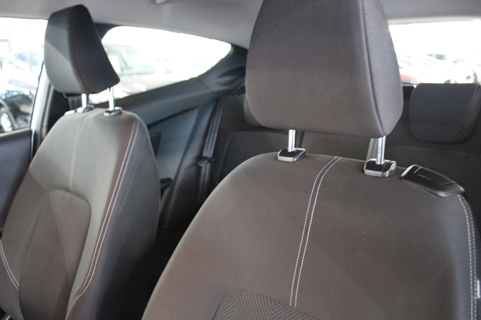 Fahrzeugabbildung Ford Fiesta Trend KLIMA LED WinterPaket PDC 1.Hand