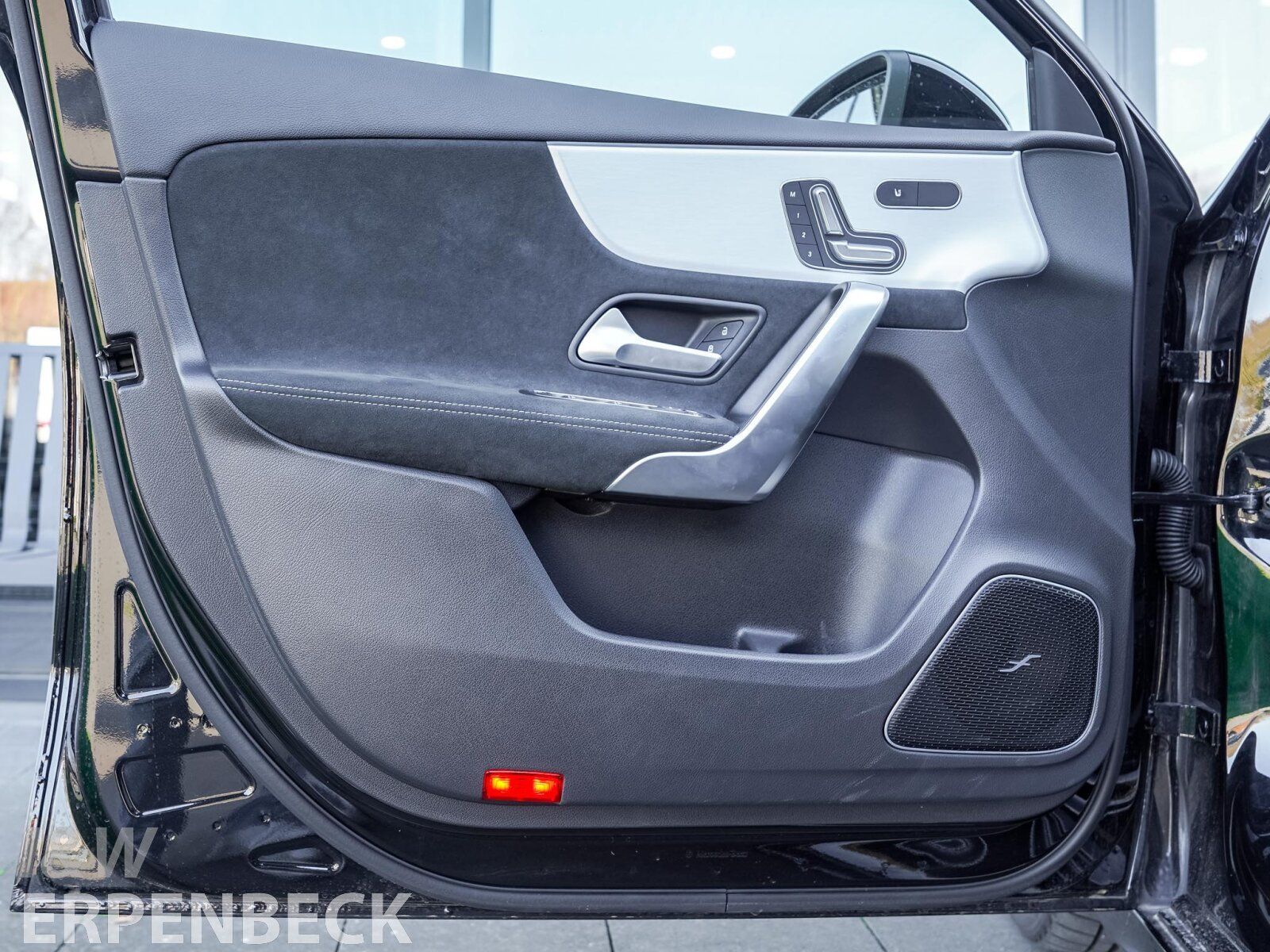 Fahrzeugabbildung Mercedes-Benz A 250 4MATIC AMG Line/Pano/Distro/360