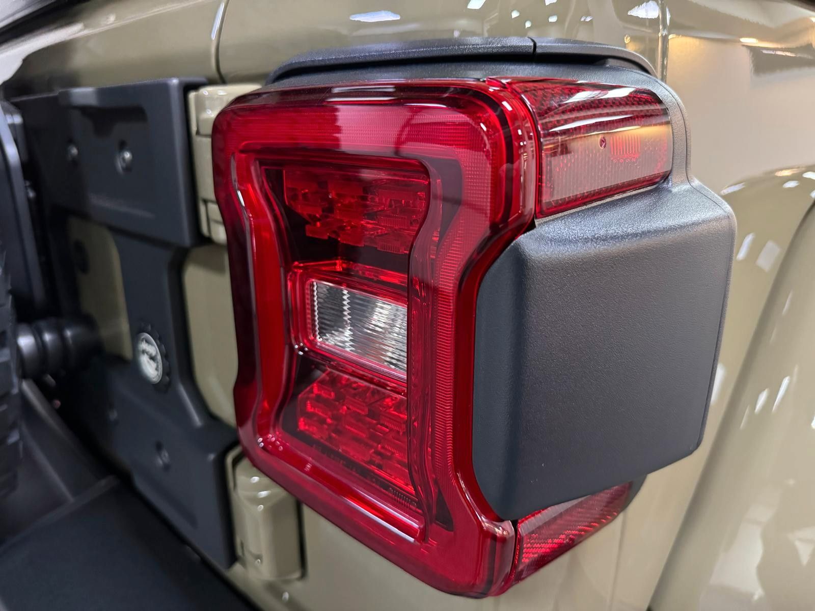 Fahrzeugabbildung Jeep RUBICON X 3.6L-V6-CAM-HARDTOP-35"