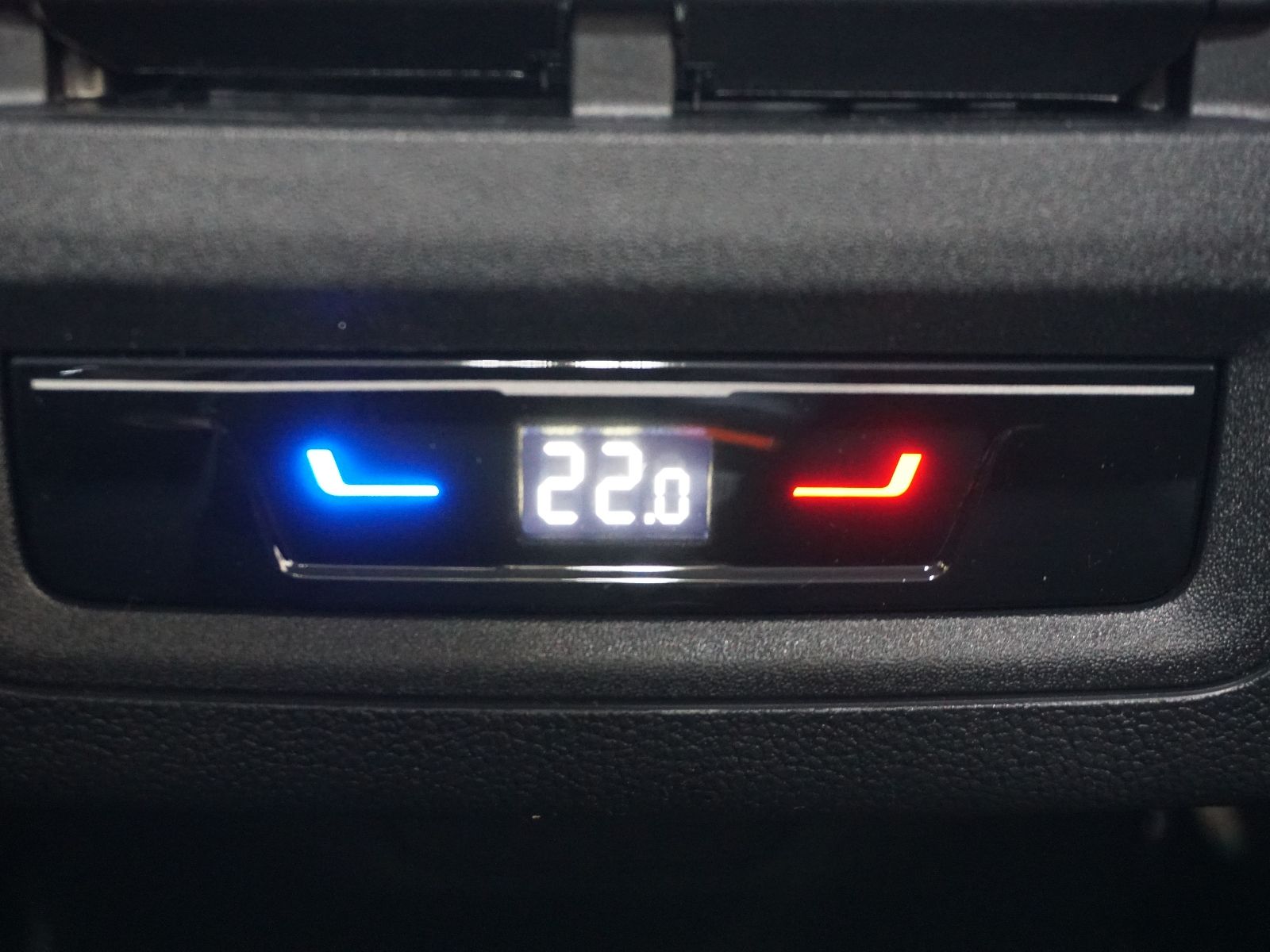 Fahrzeugabbildung Volkswagen Golf VIII Variant Style 1.5 eTSI DSG *AHK, LED,
