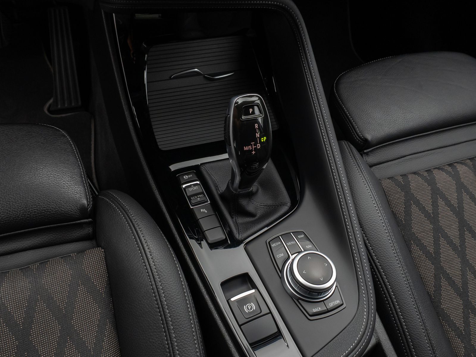 Fahrzeugabbildung BMW X1 sD18i xLine Kamera DAB HiFi DrivAssist Sport