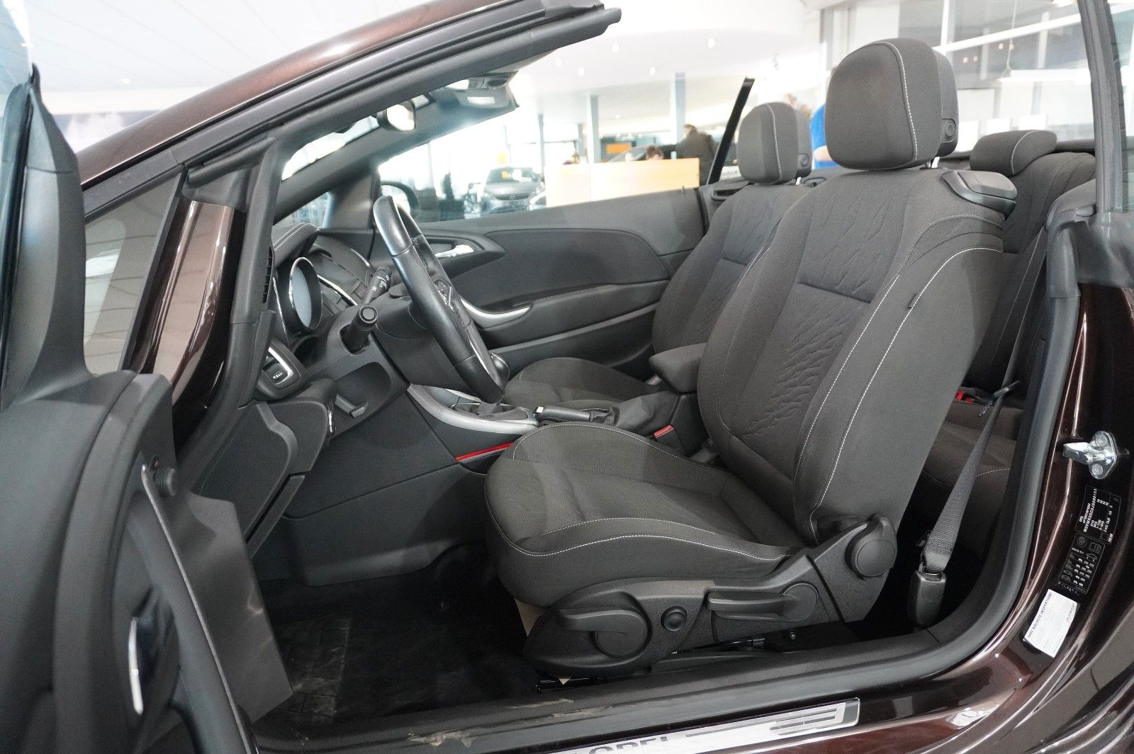Fahrzeugabbildung Opel Cascada 1.4T EDITION SPORT/SHZ/TEMP/USB/BI-COLOR