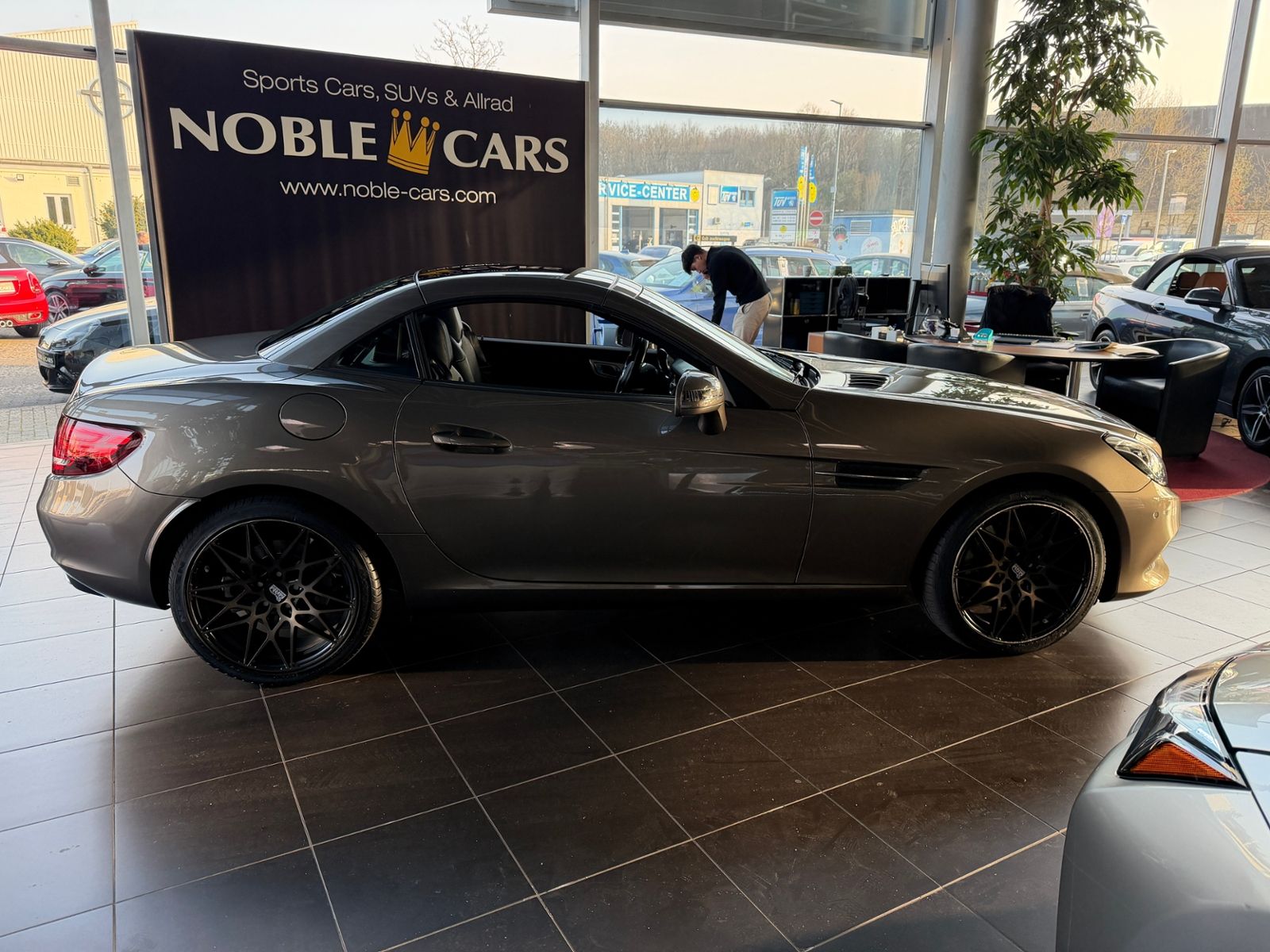 Fahrzeugabbildung Mercedes-Benz SLC 200 LED NAVI ALU