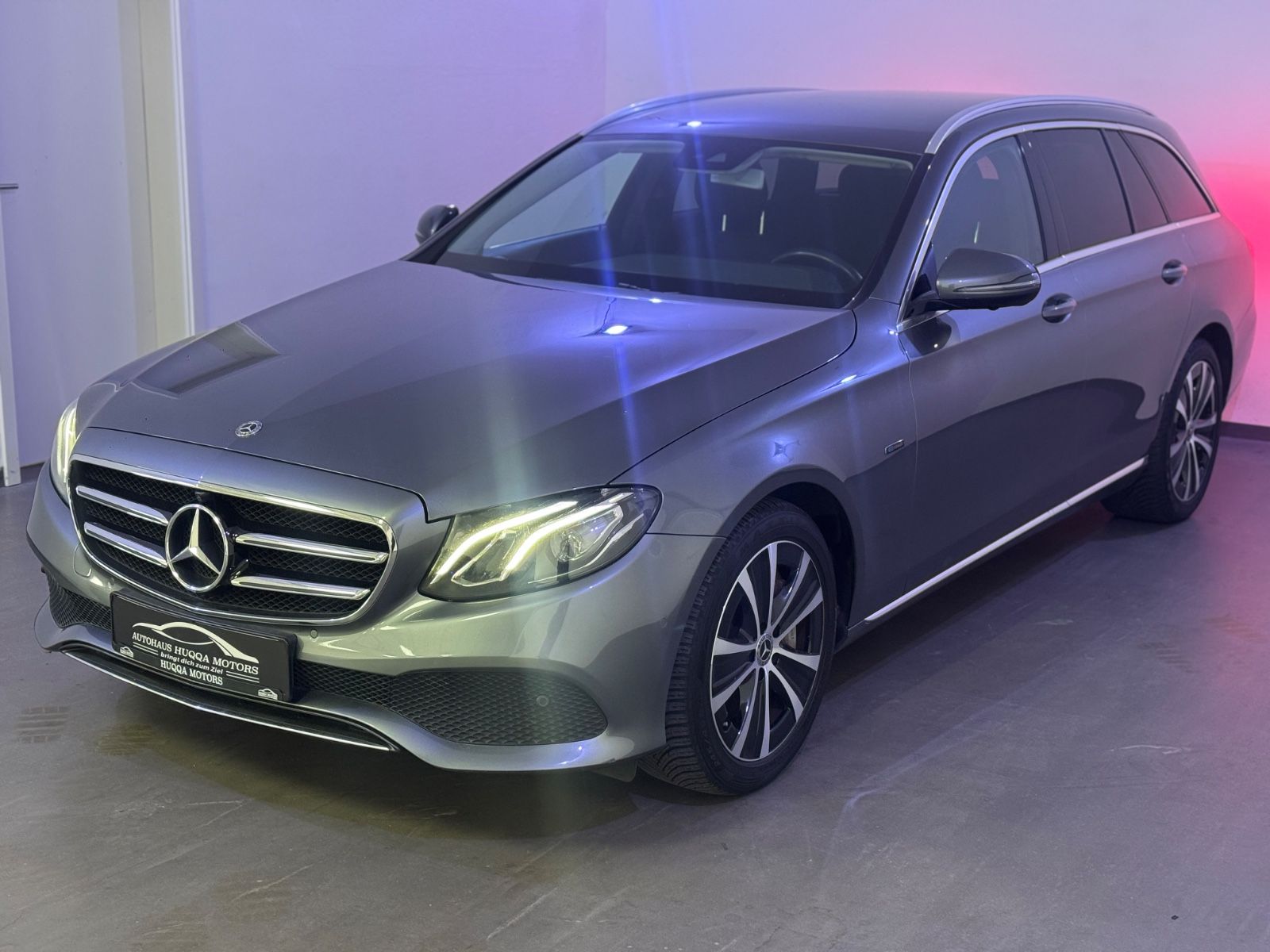 Mercedes-Benz T-Modell E 300 de/Scheckheft bei MB/360°/2.Hand