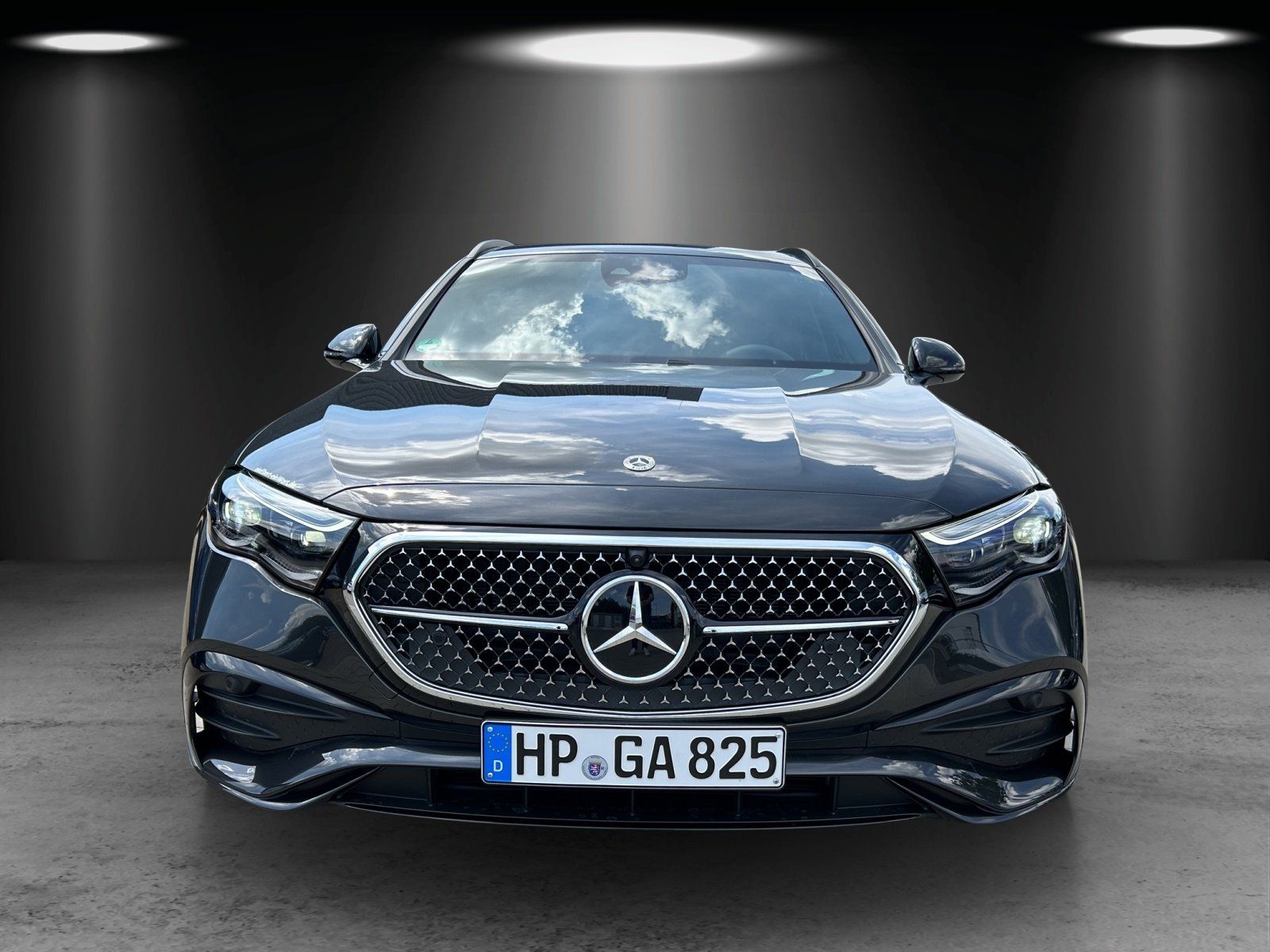 Fahrzeugabbildung Mercedes-Benz E 220 d T+AMG+PANO+SUPERSCR.+DISTR+AHK+Bel.Kühl.