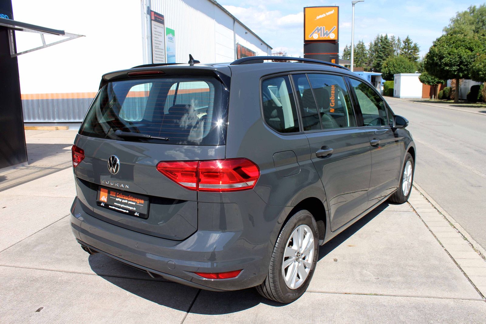 Fahrzeugabbildung Volkswagen Touran Comfortline 2.0 TDI DSG ACC PDC KAM LED