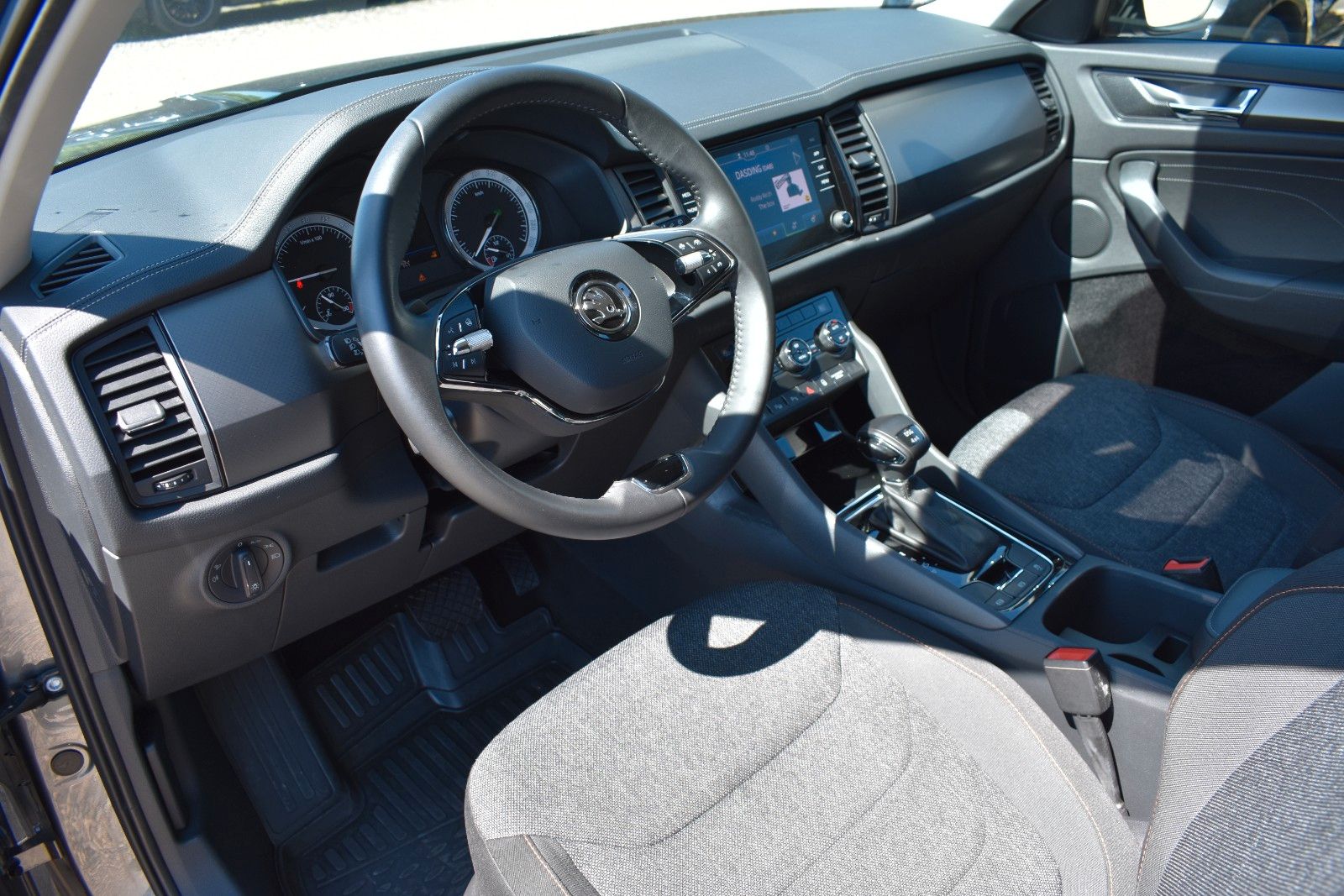 Fahrzeugabbildung SKODA Kodiaq Clever 4x4 Autom. LED Keyless ACC DAB+