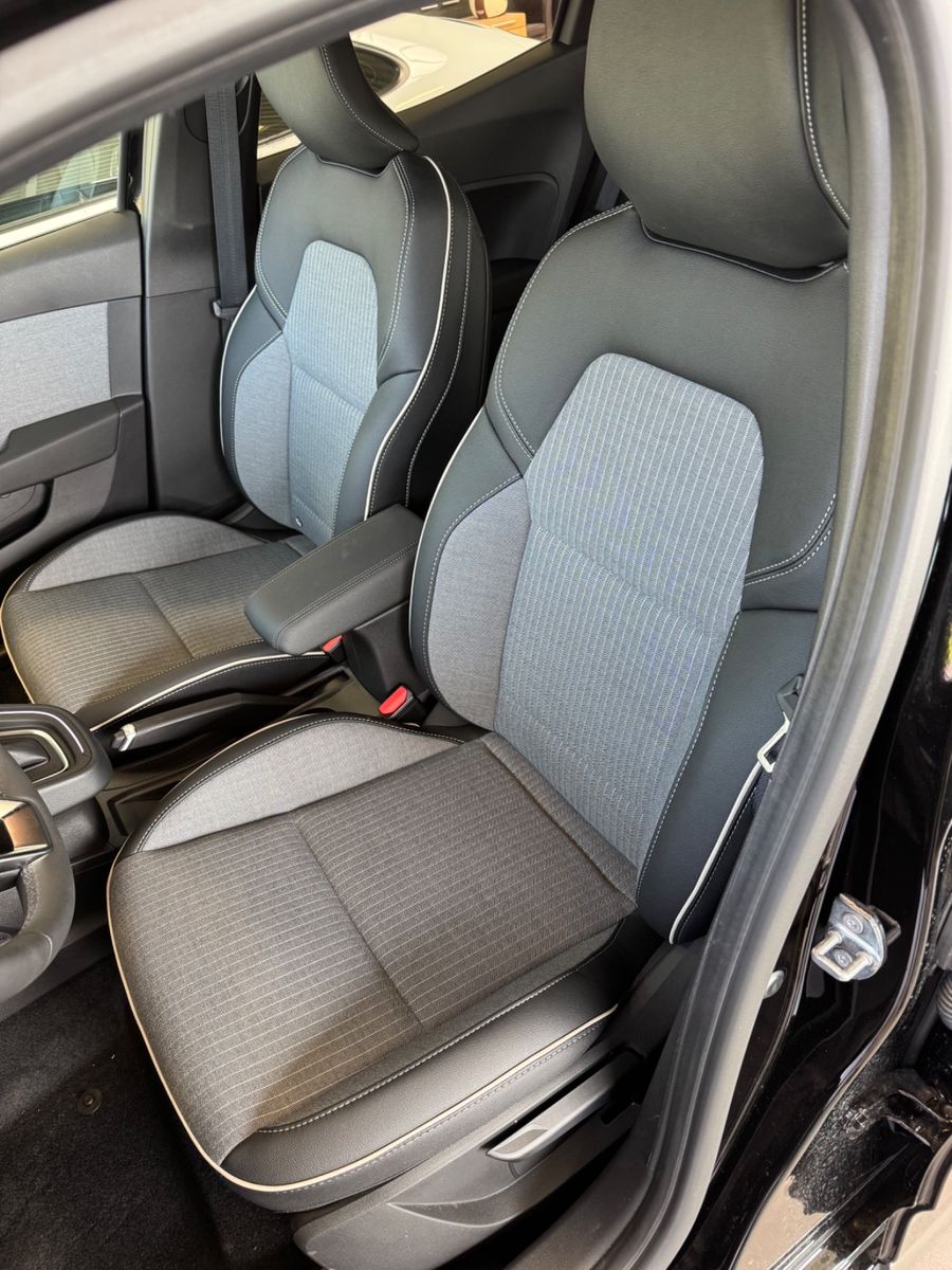 Fahrzeugabbildung Renault Clio V Techno  E-Tech/Automatik/Sofort