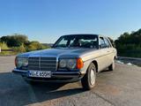 Mercedes-Benz 230E Automatik, 2. Hand, MB-Scheckheft, rostfrei - Mercedes-Benz 230 von privat