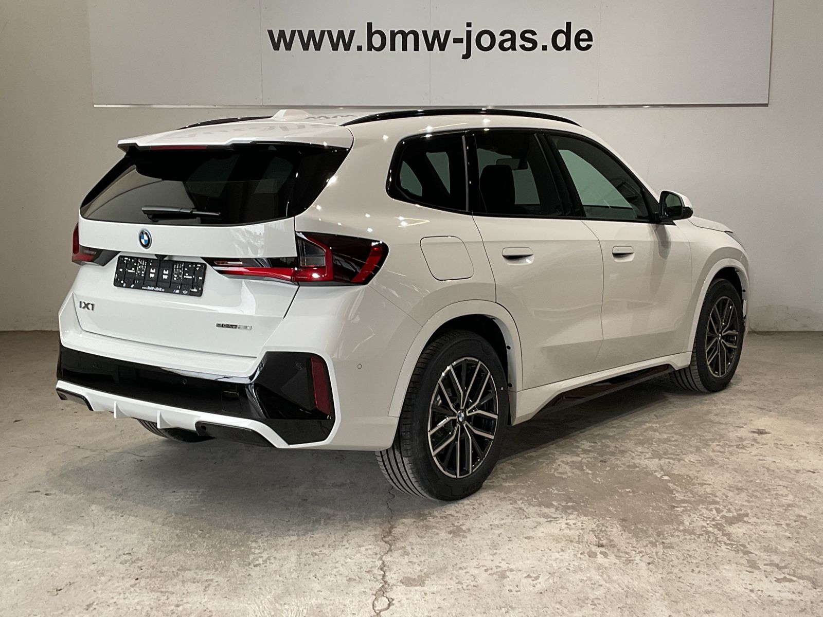 Fahrzeugabbildung BMW iX1 eDrive20 Komfortzugang, Head-Up-Display, AHK