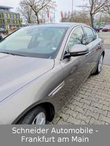 Jaguar XE HSE AWD 1.Hand·48000km·Leder·Navi·Pano·Kamera - silberne Jaguar XE