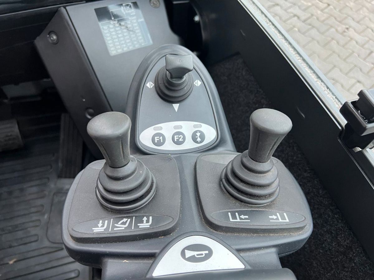 Fahrzeugabbildung Still RX70-35 / Triplex: 4.80m / nur 325h / SS / Waage