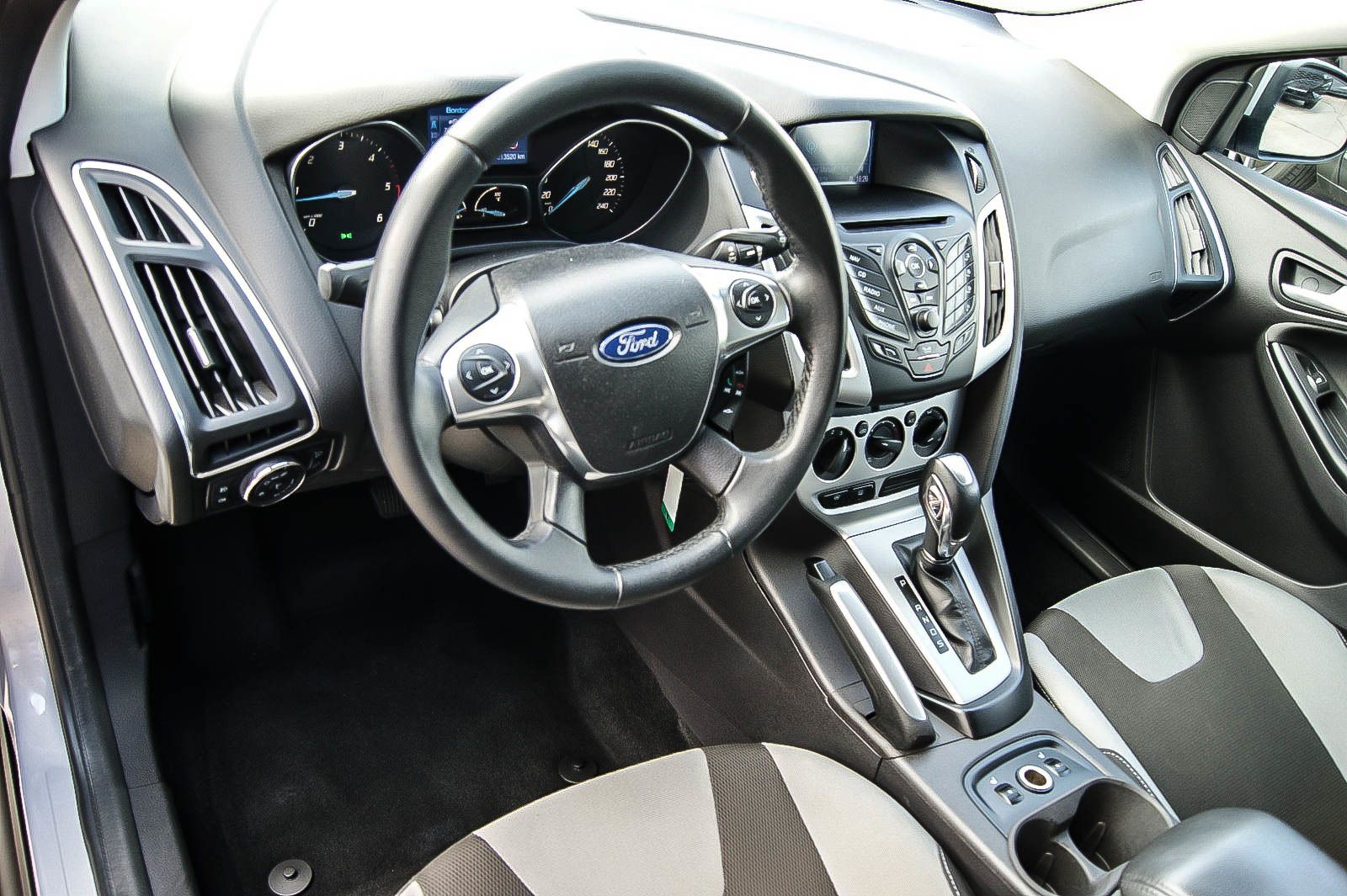 Fahrzeugabbildung Ford Focus Turnier Champions Edition AUTOMATIK