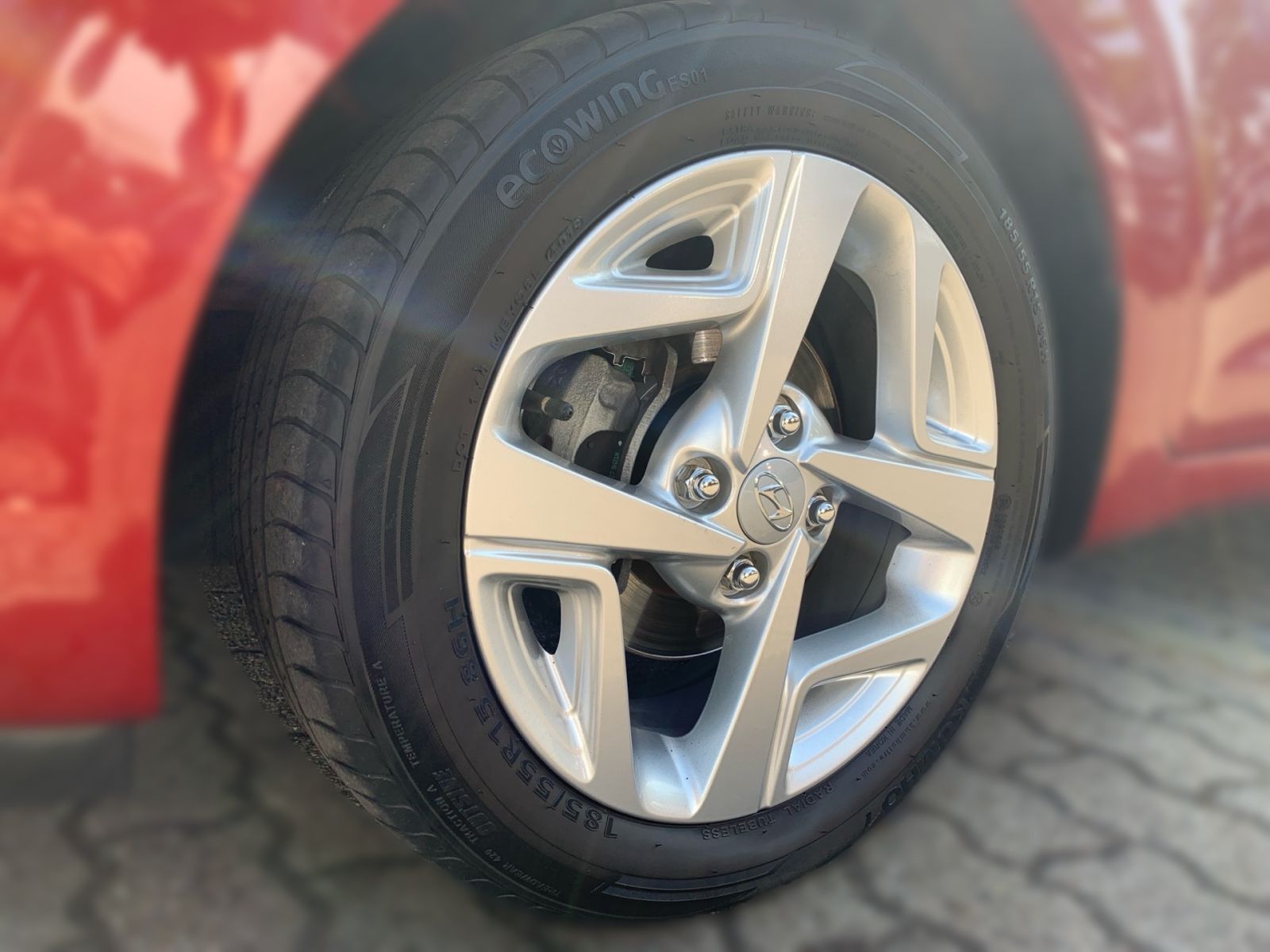 Fahrzeugabbildung Hyundai i10 1.2 PDC Navi Kamera 8Fach Bereift