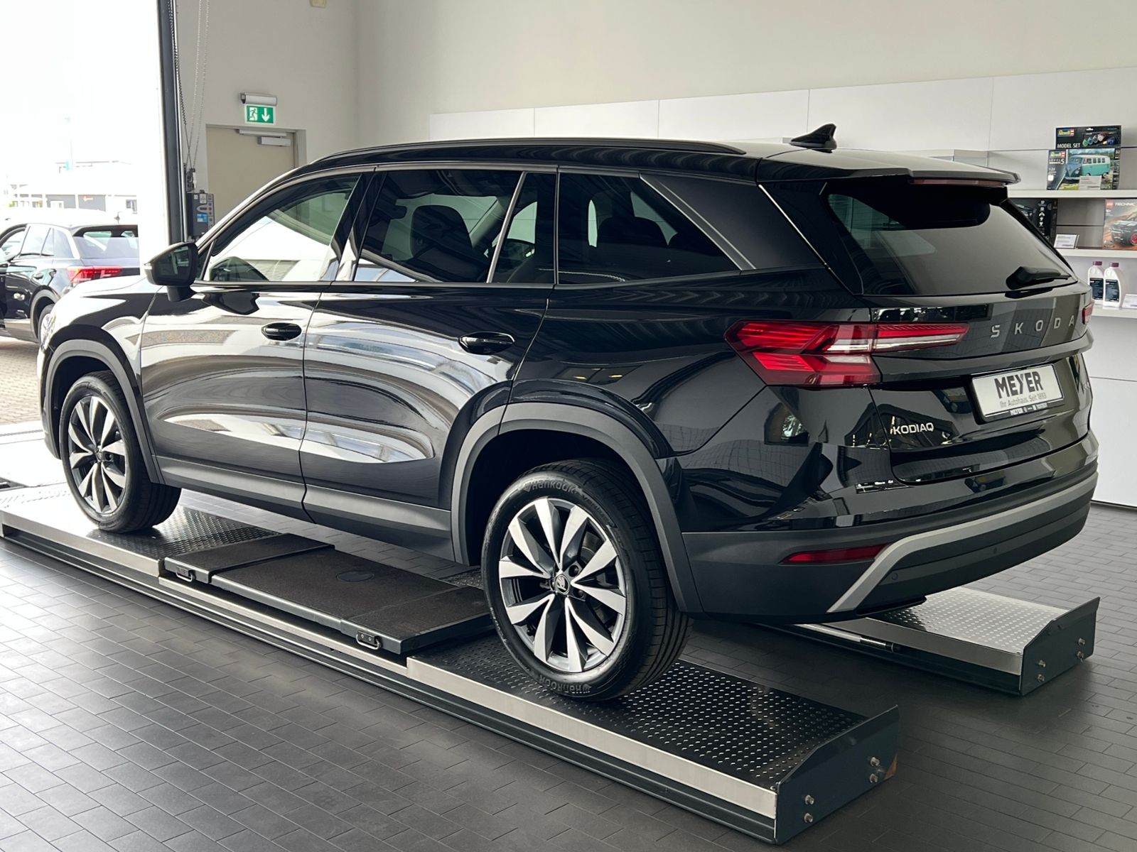 Fahrzeugabbildung SKODA Kodiaq  Selection 2.0 TDI DSG 4x4 * LED,Navi,AHK