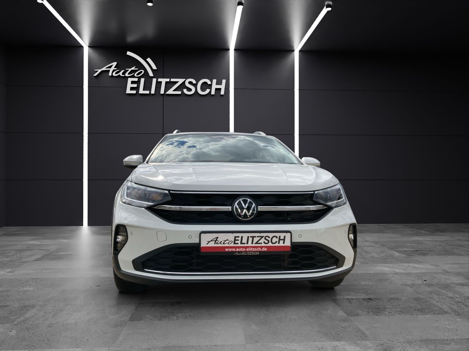 Fahrzeugabbildung Volkswagen Taigo TSI Style DSG IQ-Light Navi AHK RFK SHZ