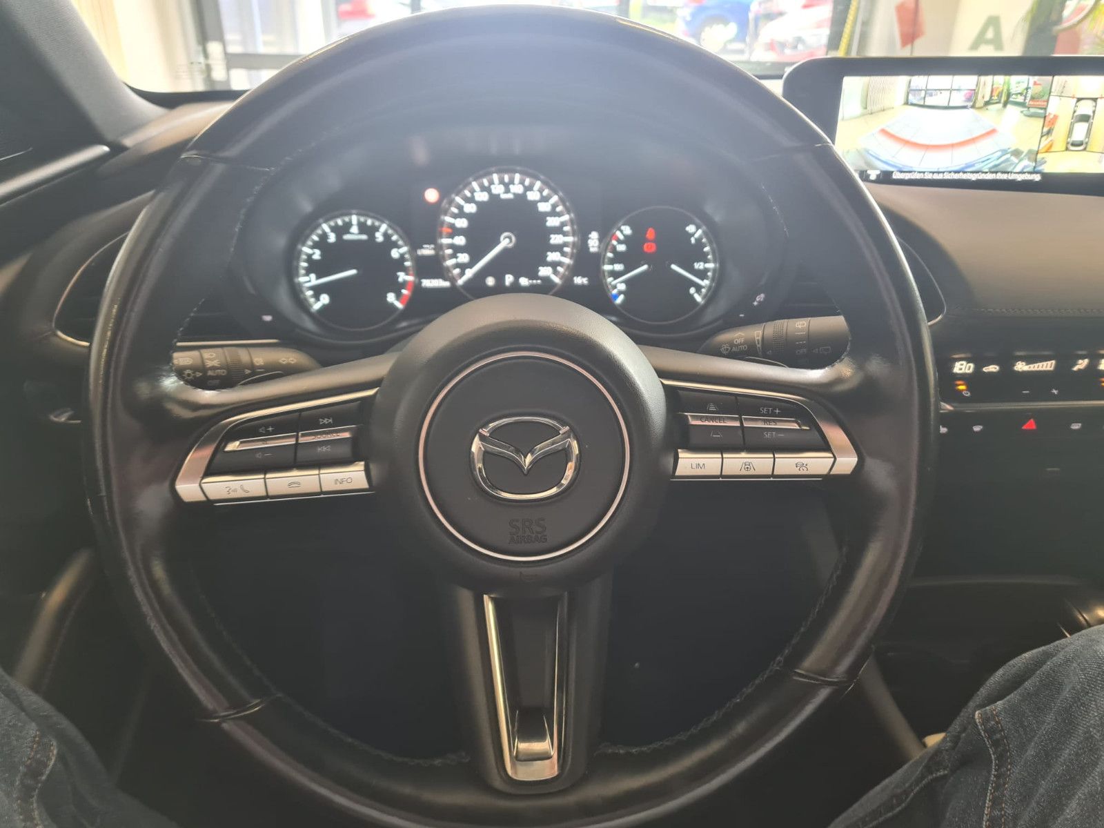Fahrzeugabbildung Mazda 3 / NAVI / 1. Hand / 8-fach-bereift / BOSE
