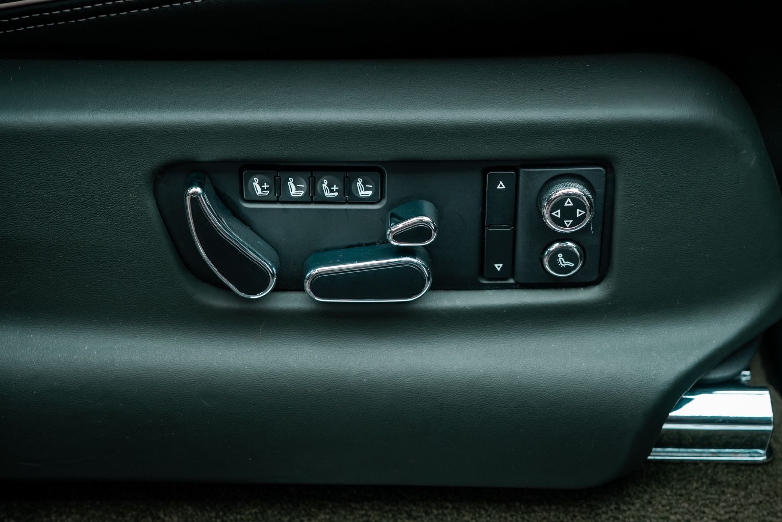 Fahrzeugabbildung Bentley Bentayga V8 FIRST EDITION/NAIM/TOURING SPEC