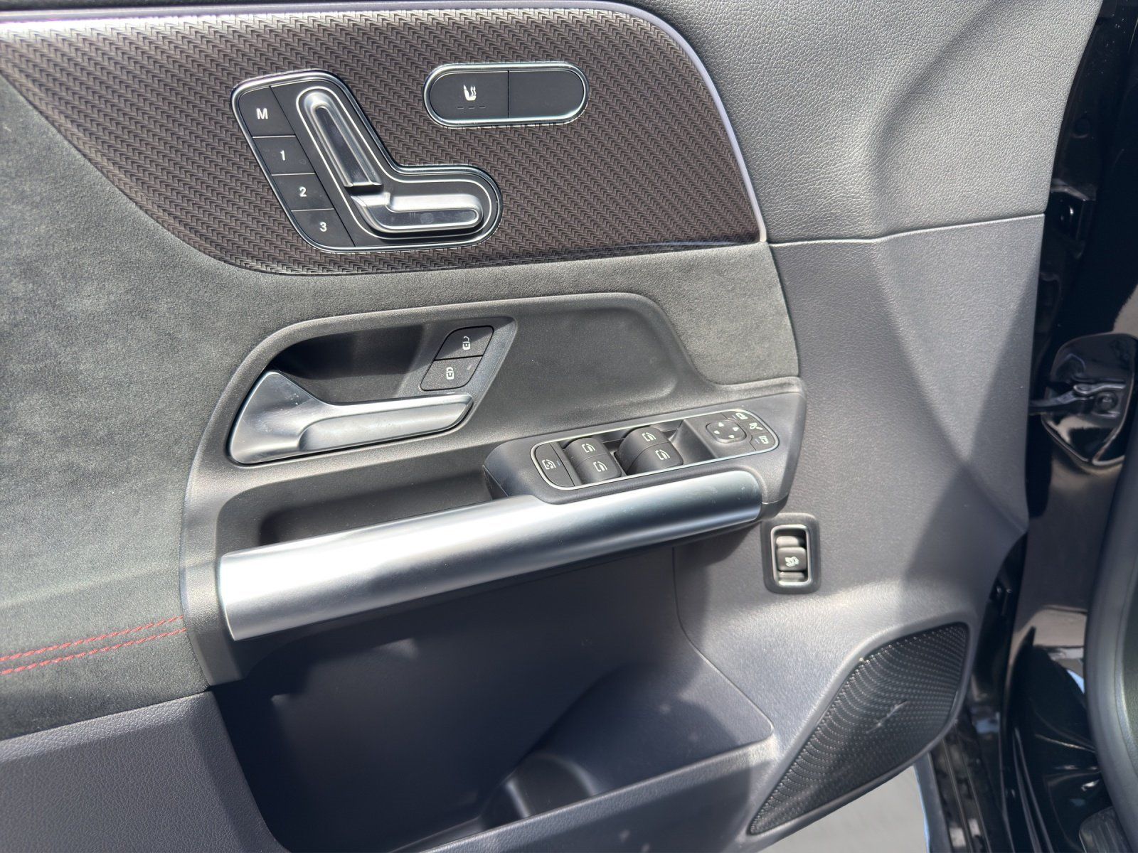 Fahrzeugabbildung Mercedes-Benz B 220 4M AMG Premi+ AHK Memo MLED Pano HUD KeyGo