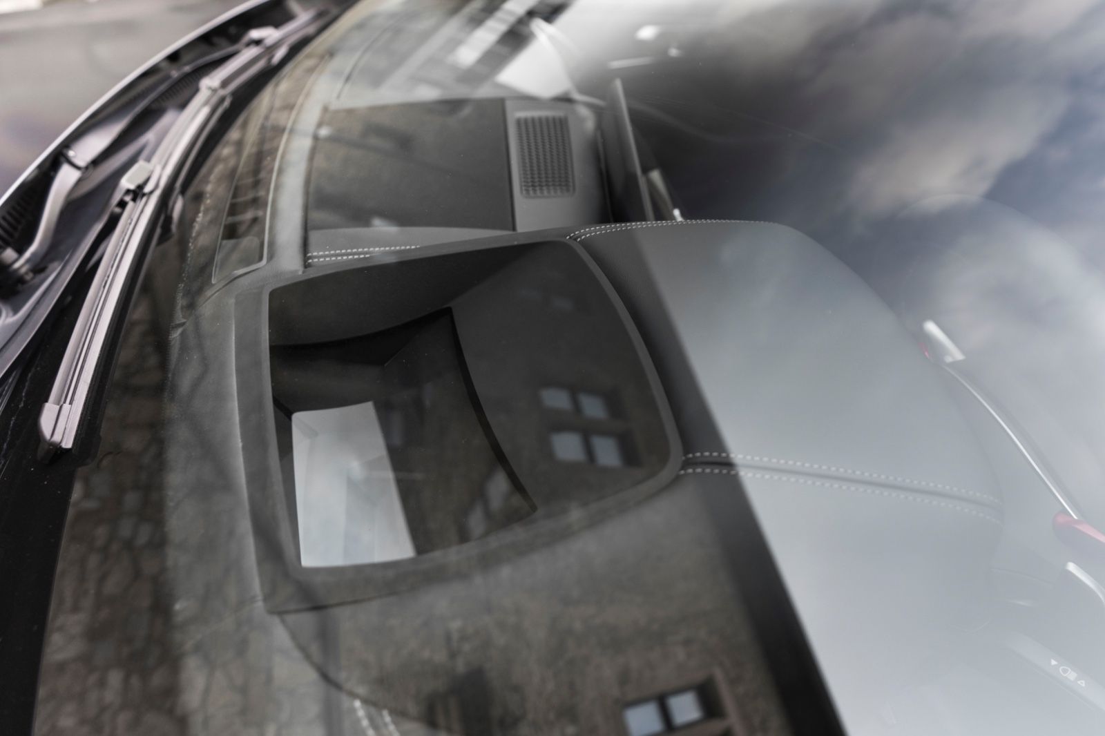 Fahrzeugabbildung BMW M8 Competition GC Head Up Laserlicht H&K 360°