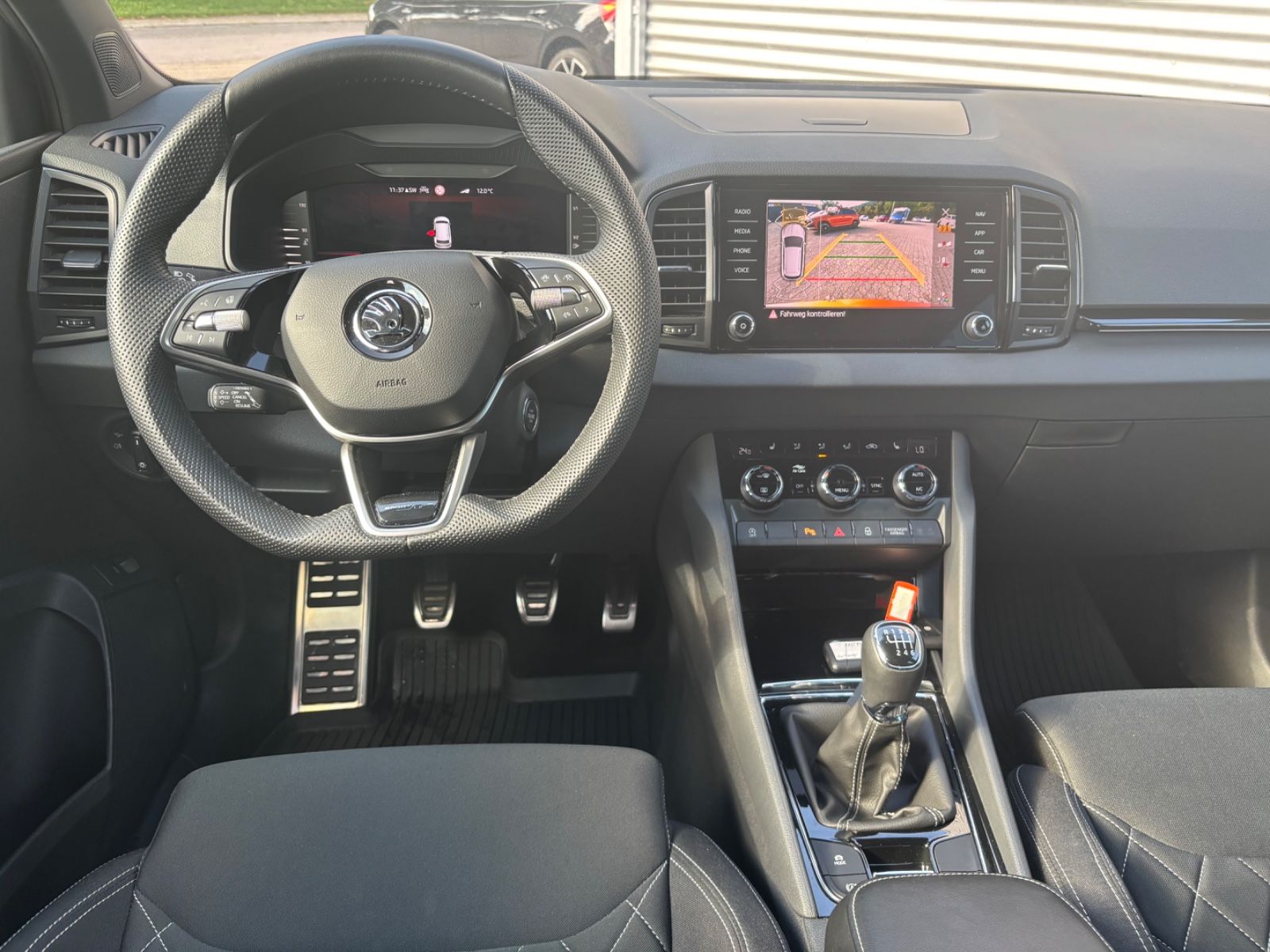 Fahrzeugabbildung SKODA Karoq Sportline Navi ACC KAM