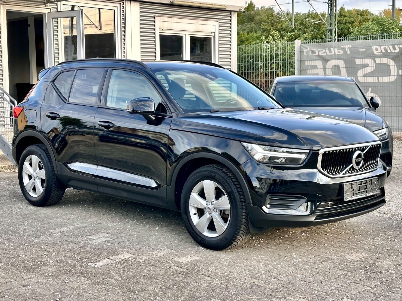 Fahrzeugabbildung Volvo XC40 MOMENTUM CORE 2WD*LED+1.HAND*