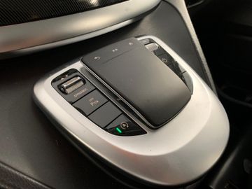 Mercedes V 220 - 11